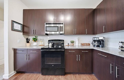 Courier City - Oscawana Apartment | Bright 2BR/2BA Tampa Haven: Productivity & Relaxation