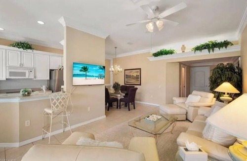 Bonita Springs Villa | Bright 3-bedroom golf course villa with a private pool in sunny Bonita Springs