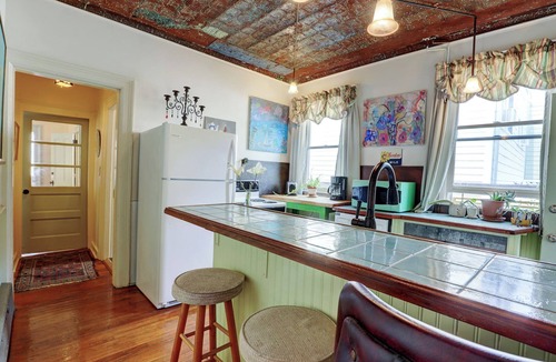 Hudson Apartment | BRIGHT, CHARMING 3-BR WITH GARDEN IN THE HEART OF TOWN