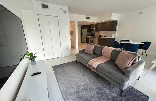 Brickell Condo | Bright condo w/AC in charming Miami perfect for your getaway Brickell, gym view