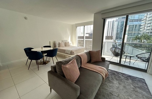 Brickell Condo | Bright condo w/AC in charming Miami perfect for your getaway Brickell, gym view
