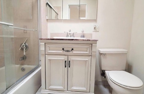 Queens Apartment | Bright & Cozy 3-Bedroom 2nd Floor Apartment Near JFK & Casino
