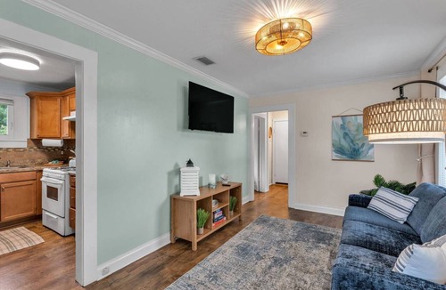 Lakeland Condo | Bright Lakeland Getaway | Walk to Lakes & Florida Southern | Pet-Friendly | Patio
