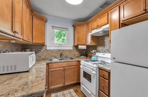 Lakeland Condo | Bright Lakeland Getaway | Walk to Lakes & Florida Southern | Pet-Friendly | Patio