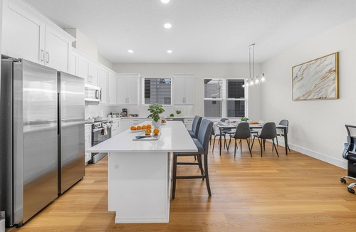University Apartment | Bright & Modern 3BR Home – Prime Tampa Location