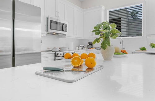 University Apartment | Bright & Modern 3BR Home – Prime Tampa Location
