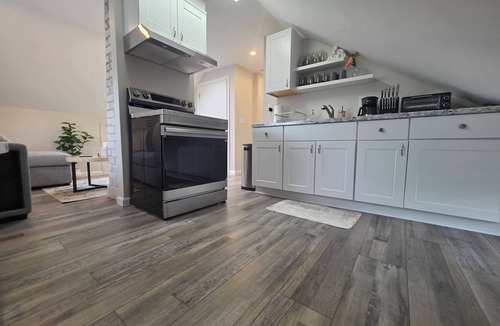 Wantagh Apartment | Bright & Updated 1 BR in the heart of Levittown