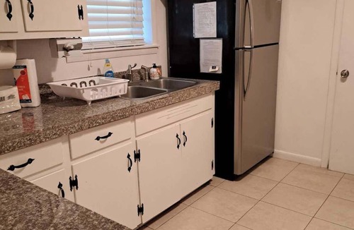 Dock Junction House | BRUNSWICK TRAVERTINE HOUSE 2 BED 2 BATH