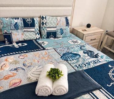 Plymouth House | Budget Cozy Room Near Orlando