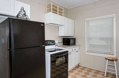 Southeast Pensacola House | Budget Friendly Centrally Located in East Hill - Free Off Street Parking - Free Fast Internet & WiFi