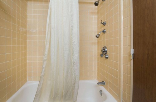 Perry Hotel | Budget-Friendly Perry Room |Free Breakfast, On-Site Parking & Indoor Pool Access