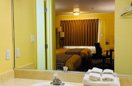 West Colonial Hotel | Budget Inn - Orlando Downtown