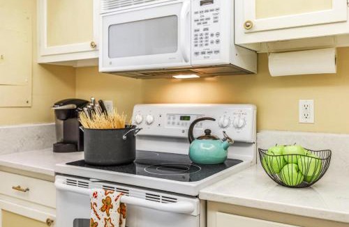 Marco Island House | Bungalow-style beachfront condo with pool