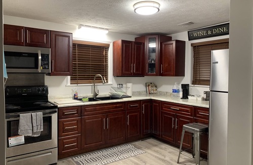 Tuskegee House | Bungalow Suite 18 miles from Auburn
