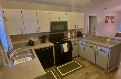 Temple Crest House | BUSCH GARDENS HIDDEN GEM 5 MINS FROM AMUSEMENT PARK.