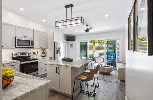 Key West Historic District House | ~Butterfly Cottage~ Enjoy a hot tub, gourmet kitchen, and 2 king ensuites.