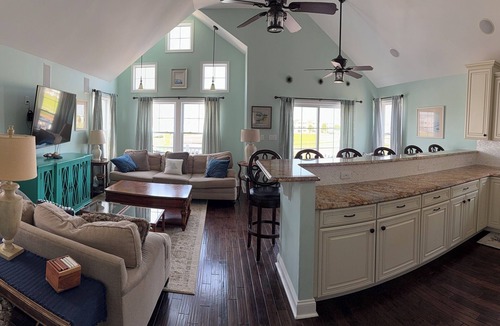 Wildwood House | By the Bay Beautiful and Quiet 4 Bedroom Shore House with Fenced In Back Yard
