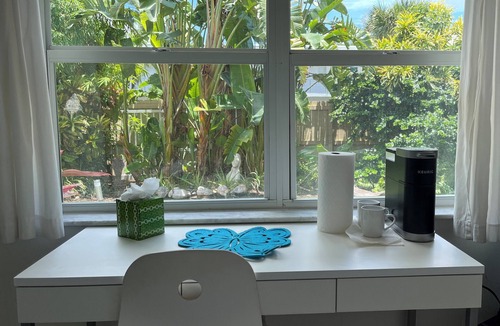 Boca Raton House | By the Beach, "The Garden Room " - Only 50 Steps to beach! Feel the breeze!