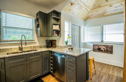 Greater Woodlawn House | C'est La Vie - make memories at our cozy bungalow