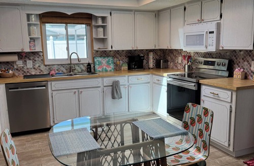 Regency Park House | Callie’s Villa: Private Saltwater Pool Oasis. 2BR-2BA : Sleeps 6