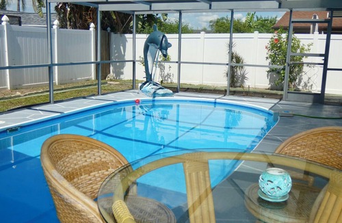 Regency Park House | Callie’s Villa: Private Saltwater Pool Oasis. 2BR-2BA : Sleeps 6
