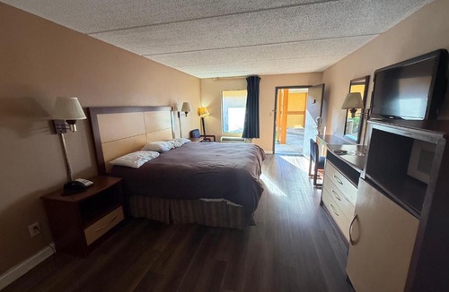 Camilla Hotel | Camilla Inn & Suites