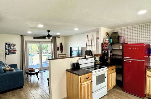 Crystal River House | Camp Manatee-waterfront/pet-friendly/kayaks/boatslip/fir pit/fishing poles