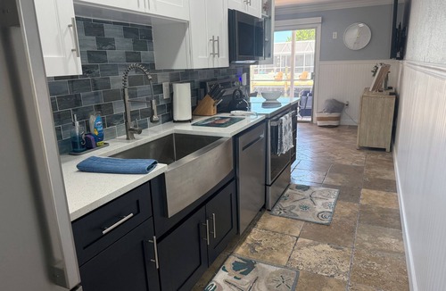 Whitney Beach Condo | Canal Front Bliss - Cozy 1-Bedroom Condo on Longboat Key