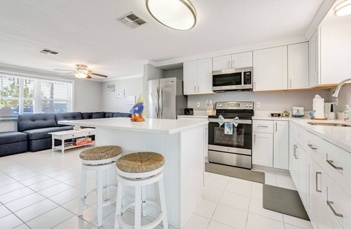 Pleasure Isles House | Canal-Front Oasis in Hudson: Patio + Private Dock!