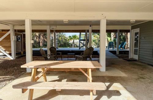 Plantation House | Canal Front Pet Friendly Boat Dock St George Island-Beach access