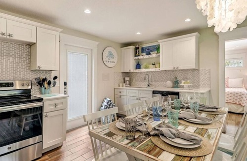 Siesta Key Village Villa | Canal Upper-Gorgeous 3 bed 3 bath near SK Village