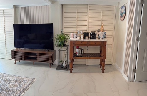 Bay Isle Condo | Canalfront Siesta key entire King suite