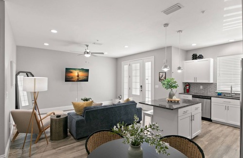 Safety Harbor Apartment | Canopy Cabana | Luxury Apt, Steps from Main St
