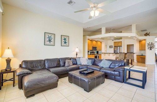Yacht Club House | Cape Coral Home on Caloosahatchee River w/Pool!