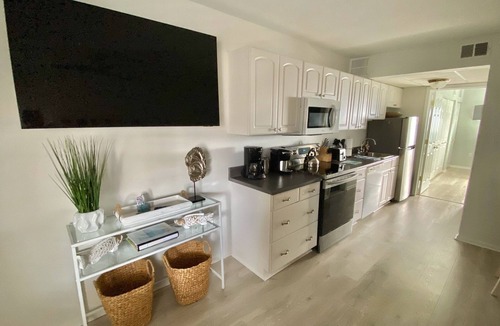 Admiral Estates Condo | Cape Roc Condo with Ocean Views and Heated Pool 1/2 Block to the Beach