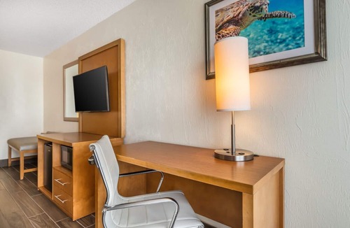 Seabreeze Park Hotel | Captivating Oceanview Suite w/Balcony - Perfect for Family Fun | 2 Units