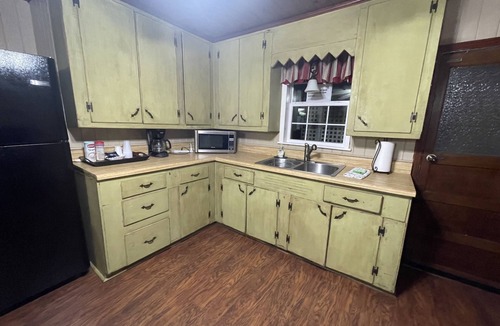 Hartsfield Cabin | Carriage House - Cabin Ensuite