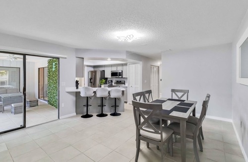 Gulf Gate Estates House | Casa del Mar - Under 5 Miles to Siesta Beach