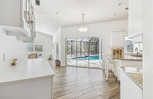 Laurel House | Casa Felicia - Modern 3-Bed Pool Home by The Bay & Key Collection