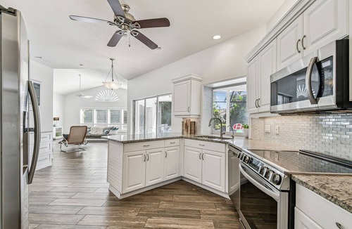 Laurel House | Casa Felicia - Modern 3-Bed Pool Home by The Bay & Key Collection