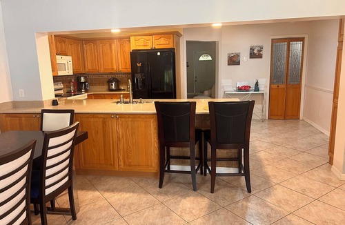 Joel House | Casa las Brisas, with an outdoor hot tub and a lovely place to relax