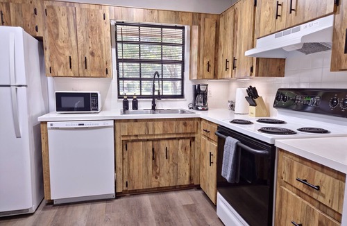 Dunnellon House | Casa San Gabriel Pet-Friendly Getaway Fenced w/Fire Pit, Game Room, Kayaks