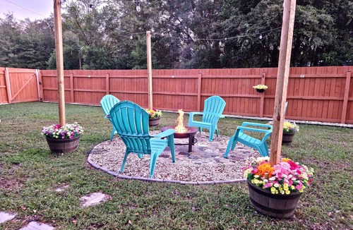 Dunnellon House | Casa San Gabriel Pet-Friendly Getaway Fenced w/Fire Pit, Game Room, Kayaks