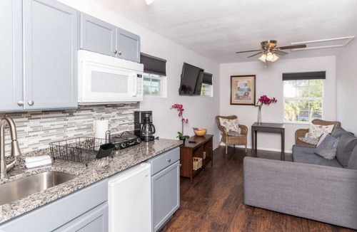Bayview Apartment | Casa Tranquila, 3 bd2 bath, upper apt, sleeps 6-7