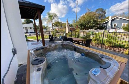 Tampa Heights House | Casablanca in The Hghts-Hot Tub Bikes Chill Vibes