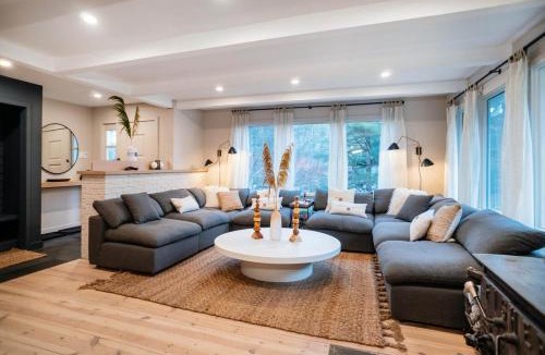 Prattsville Villa | Catskill MNTN Escape 5 BR 3 bath Villa Hot Tub Fire Pit Best Group Stay