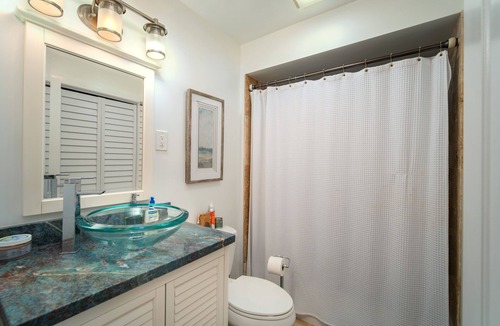 Breezeswept Beach Estates House | Cayman Retreat | Cozy coastal pool home with boating on Ramrod Key
