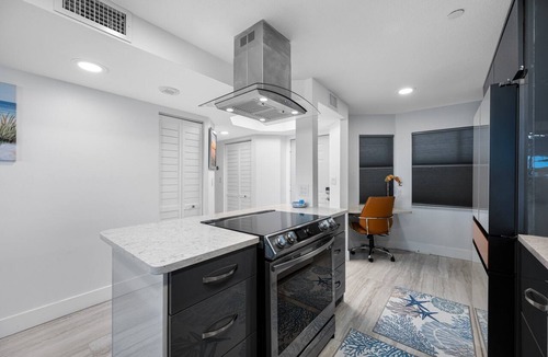 Sand Key Condo | 🌅 CBC 2-17C – Sunset Oasis |Gorgeous beach front with a private balcony, pool, gym!