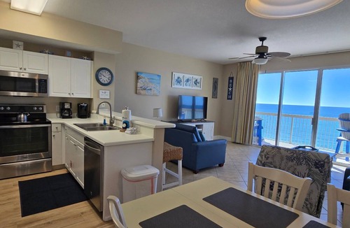 Miramar Beach Condo | Celadon 604𓇼 Steller𓇼Gulf-Front𓇼Beach Chairs𓇼Parking Inc 𓇼 1 Bd. with bunks