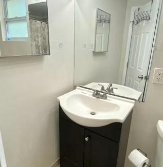 Old Seminole Heights Apartment | Central Tampa - Quiet Street - Bayshore Suite